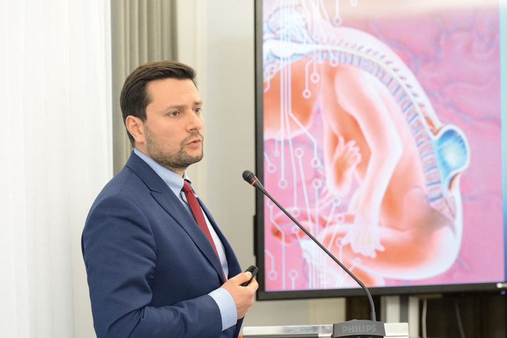 Innowacyjna fetoskopowa operacja rozszczepu kręgosłupa płodu - Świat ...