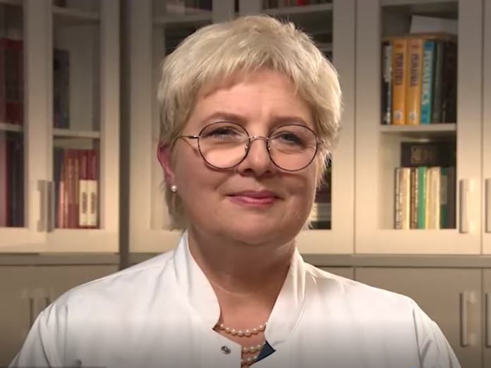 na zdjęciu znajduje się prof. Beata Zakrzewska-Pniewska