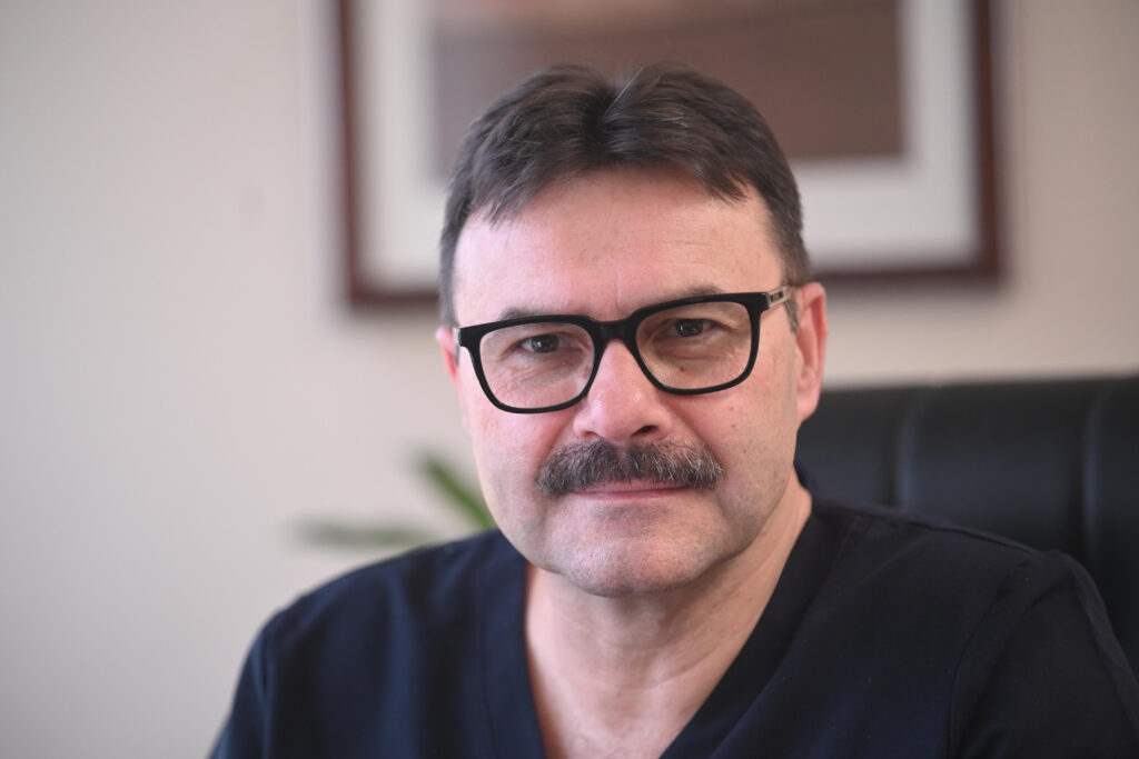 na zdjęciu znajduje się prof. Maciej Kuśmierczyk