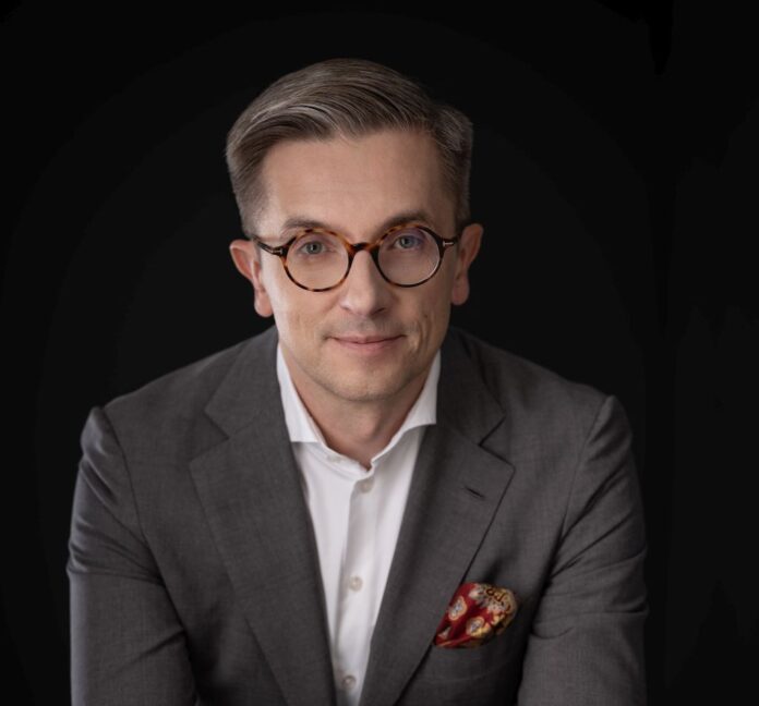 na zdjęciu znajduje się prof. Aleksander Prejbisz