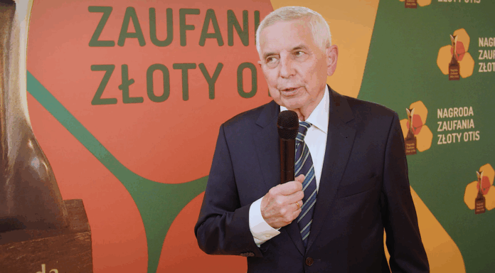 na zdjęciu znajduje się dr Mariusz Ołtarzewski