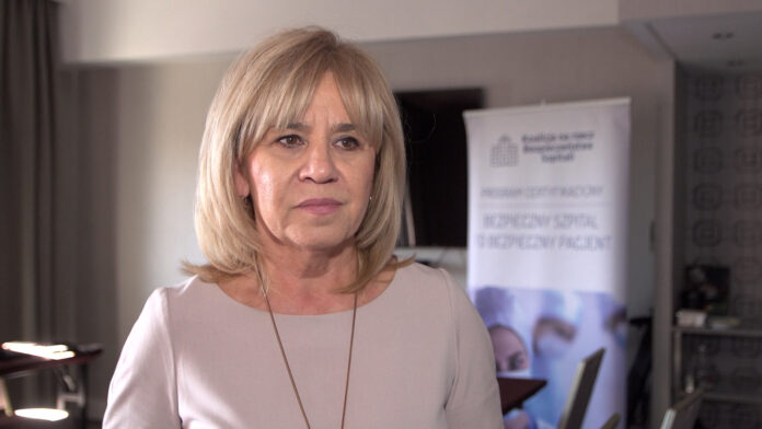 na zdjęciu znajduje się Mariola Łodzińska, prezes Naczelnej Rady Pielęgniarek i Położnych