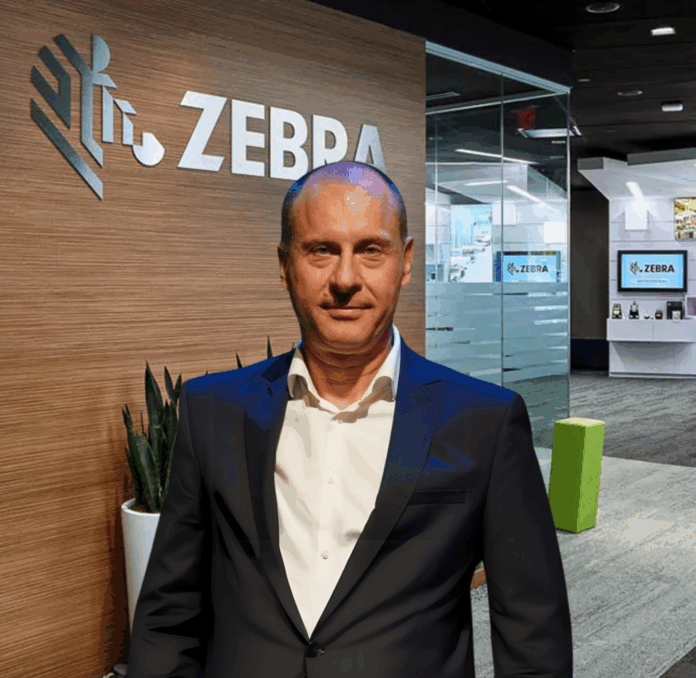 na zdjęciu znajduje się Jacek Żurowski, dyrektor regionalny Zebra Technologies w Europie Wschodniej