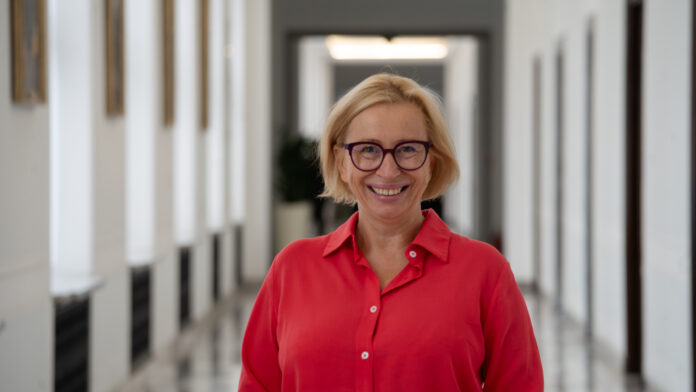 na zdjęciu znajduje się Joanna Wicha z SLD