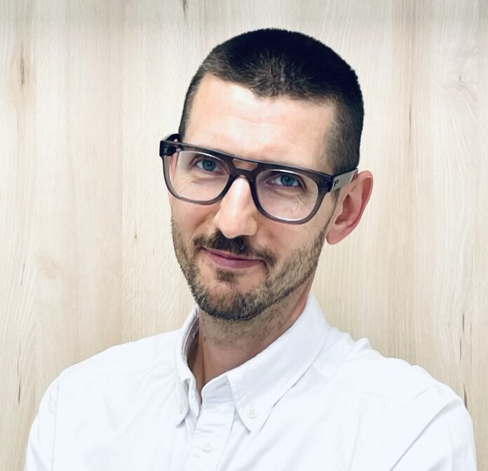 na zdjęciu znajduje się prof. Damian Tworek