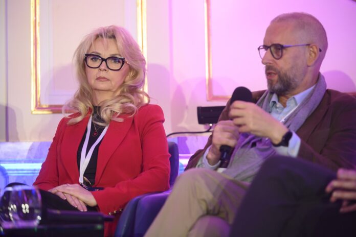 od lewej: posłanka Iwona Kozłowska i dr hab. Radosław Mądry