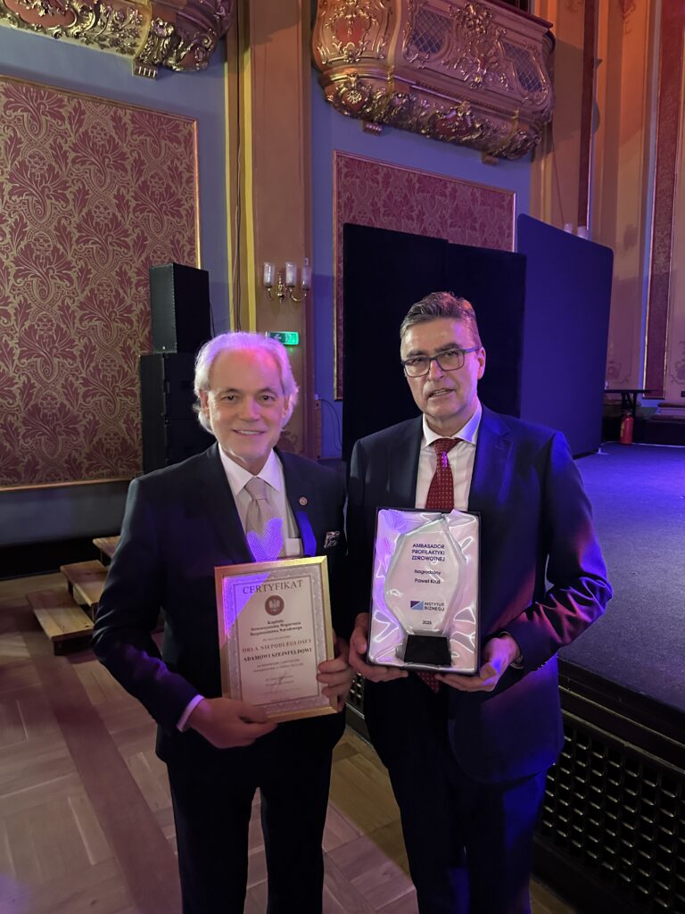 Paweł Kruś i senator Adam Szejnfeld z Komisji Gospodarki Narodowej i Innowacyjności, uhonorowany Certyfikatem Orła Niepodległości od Kapituły Stowarzyszenia Wspierania Bezpieczeństwa Narodowego