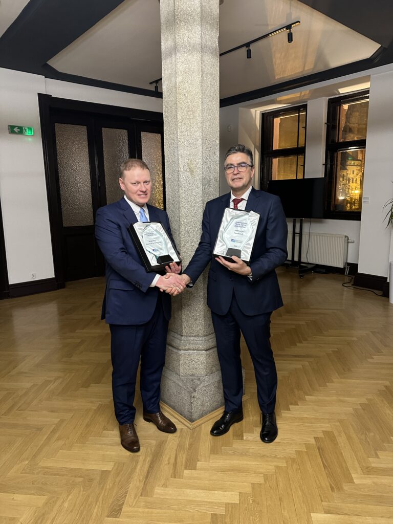 Paweł Kruś z AMBASADOREM ZDROWIA INSTYTUTU BIZNESU prof. Piotrem Henrykiem Skarżyńskim, światowej klasy specjalistą otorynolaryngologii, otorynolaryngologii dziecięcej, audiologii i foniatrii oraz zdrowia publicznego