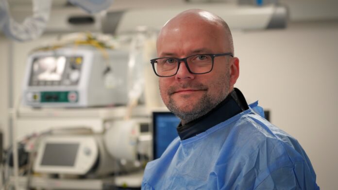 na zdjęciu znajduje się mówi dr hab. n. med. Piotr Lodziński