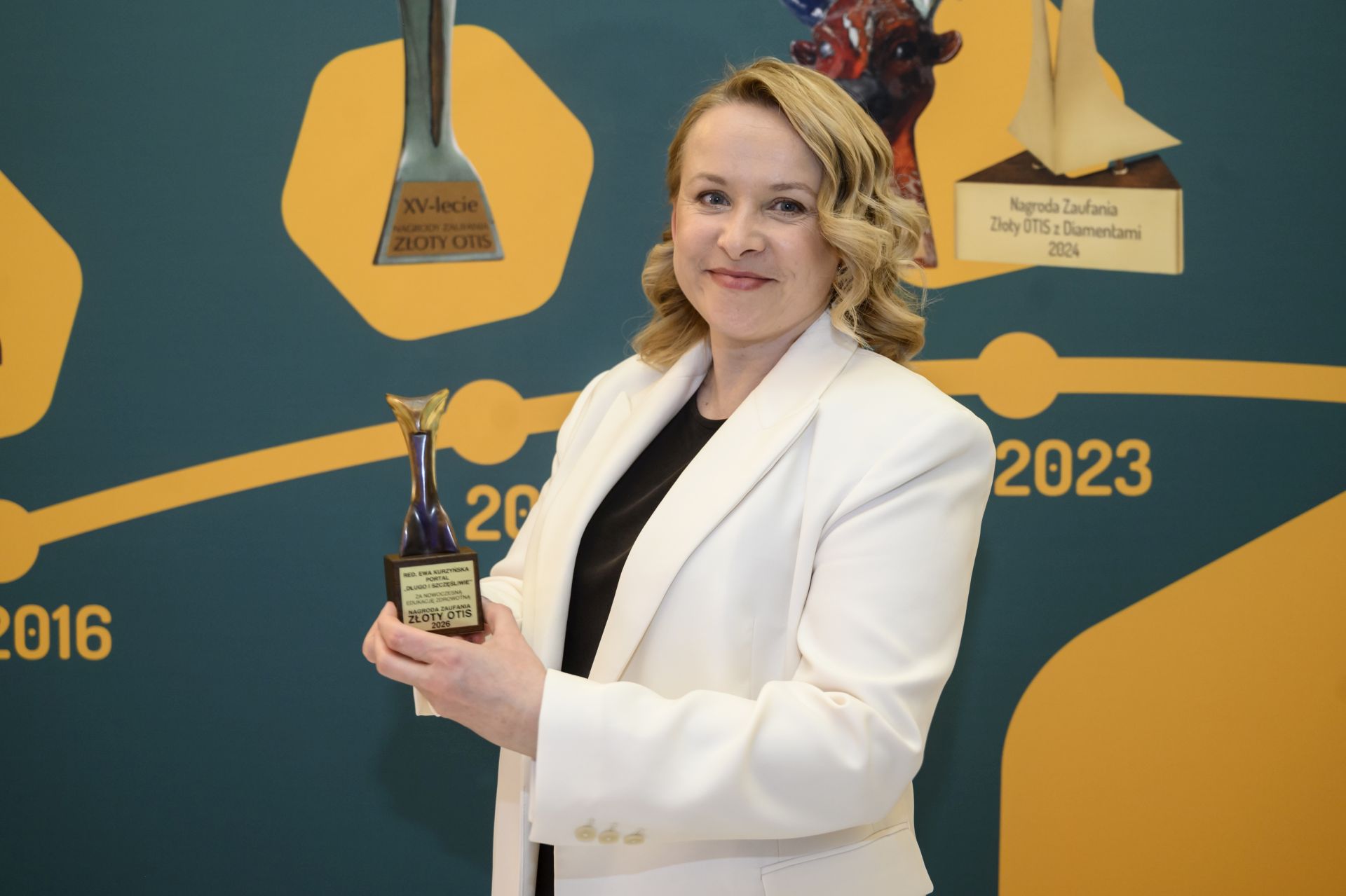 Wolę widzieć szklankę do połowy pełną